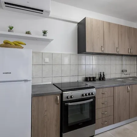 New Nenna - Three Bedroom Near Split Apartment Mravince