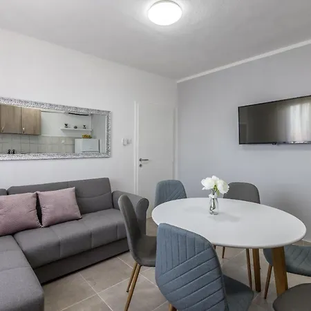 Apartment New Nenna - Three Bedroom Near Split *
