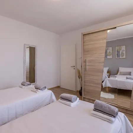 Apartment New Nenna - Three Bedroom Near Split Mravince
