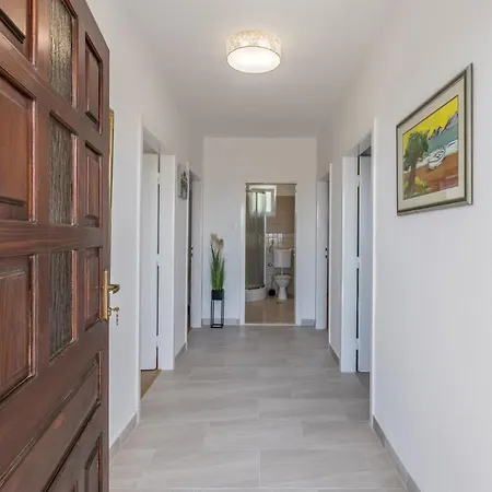 New Nenna - Three Bedroom Near Split * Mravince