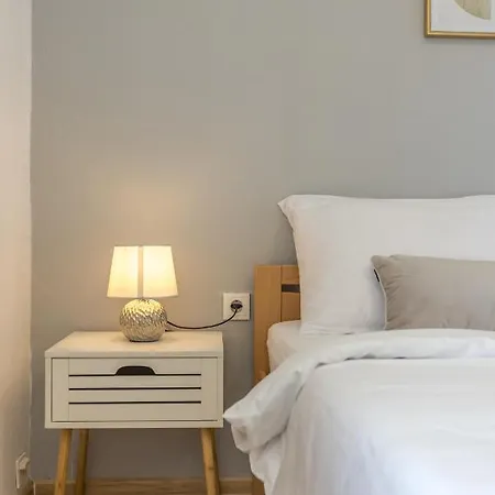 New Nenna - Three Bedroom Near Split