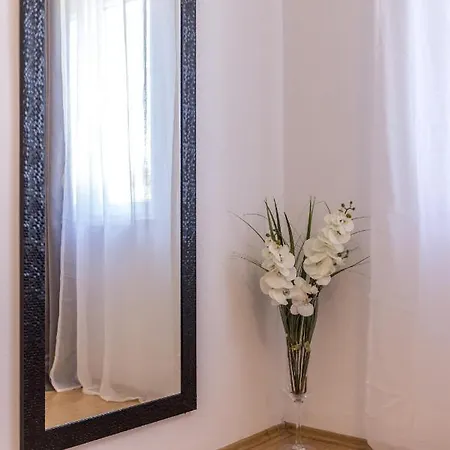 New Nenna - Three Bedroom Near Split * Mravince