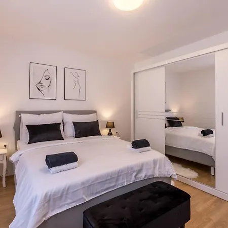 New Nenna - Three Bedroom Near Split * Mravince