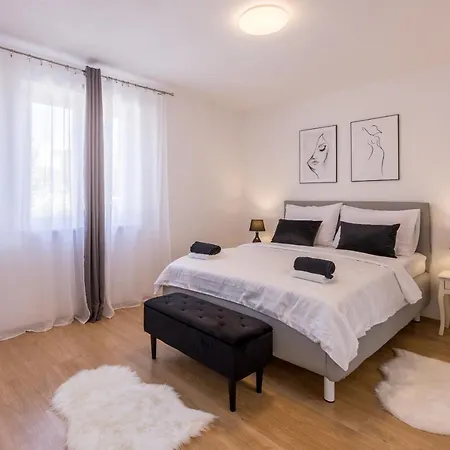 Apartment New Nenna - Three Bedroom Near Split *