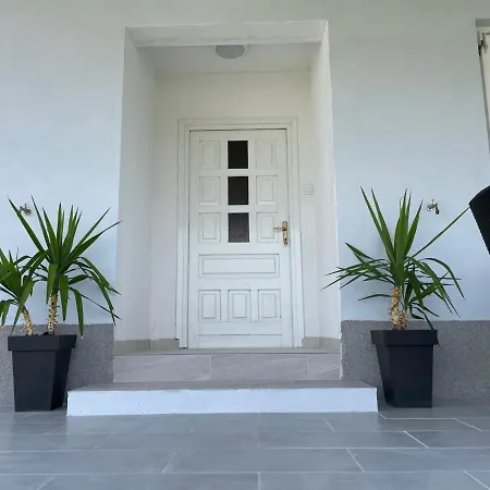 New Nenna - Three Bedroom Near Split *