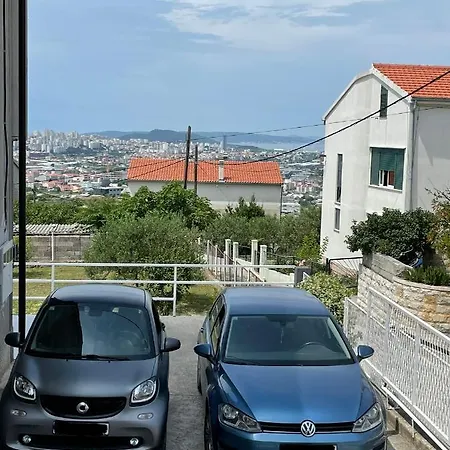 New Nenna - Three Bedroom Near Split Apartment